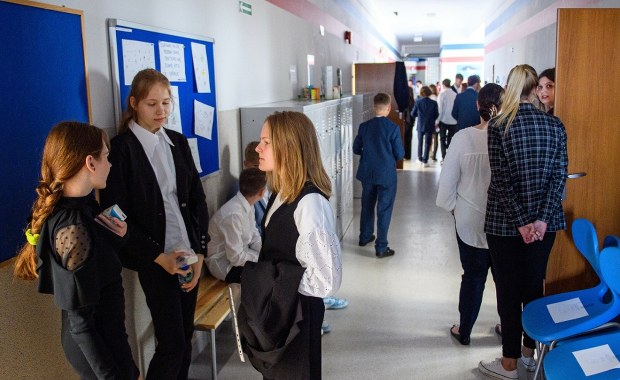 ​Egzamin ósmoklasisty wcześniej? Ministerstwo rozważa kwietniowy termin. Co to oznacza dla uczniów i szkół?