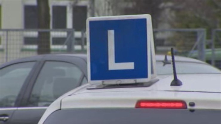 Egzaminy na prawo jazdy wciąż odbywają się w zakazanym miejscu. /Polsat /Polsat News