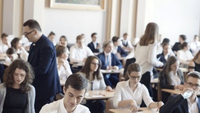 Egzaminy zewnętrze czy konkurs świadectw?