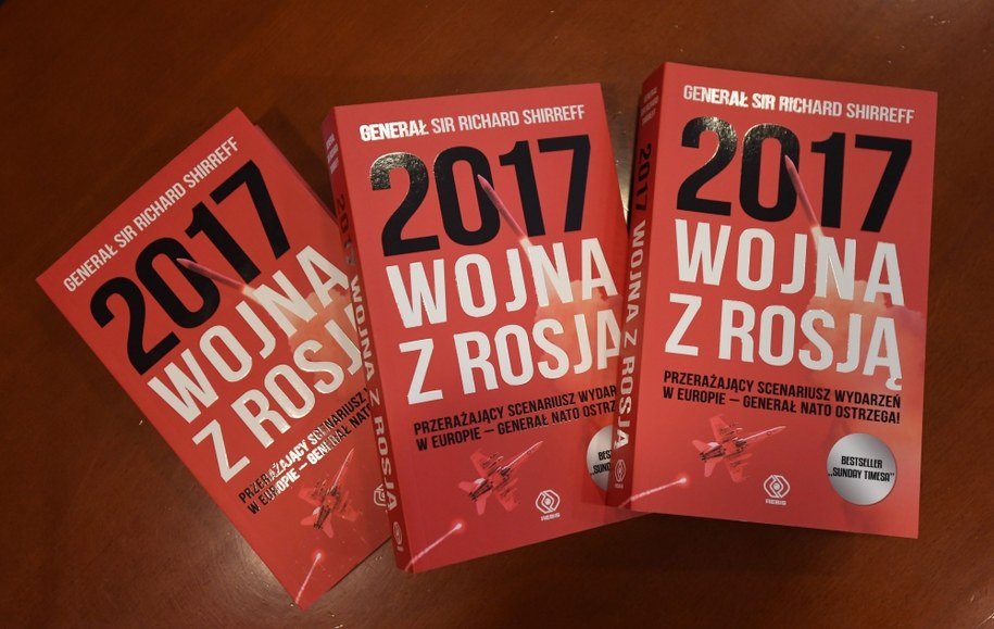 Egzemplarze książki „2017: Wojna z Rosją" /PAP/Bartłomiej Zborowski /PAP