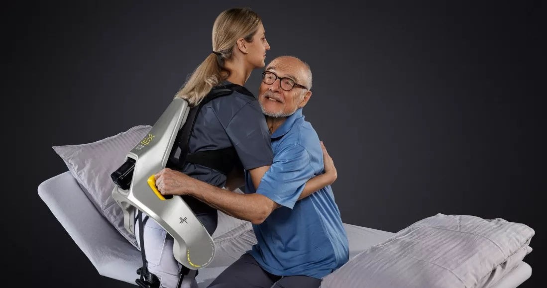 Egzoszkielet pomaga podnosić pacjentów i odciąża pielęgniarki /German Bionic /materiały prasowe