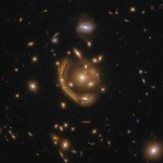 Einstein miał rację - niezwykłe zdjęcie gromady galaktyk