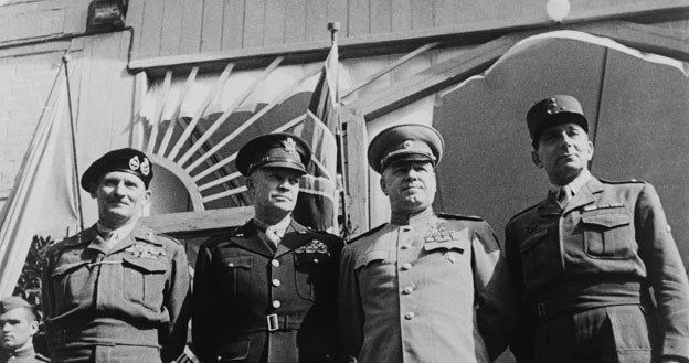 Eisenhower, Żukow, Montgomery i de Lattre de Tassigny /Courtesy Everett Collectio /East News