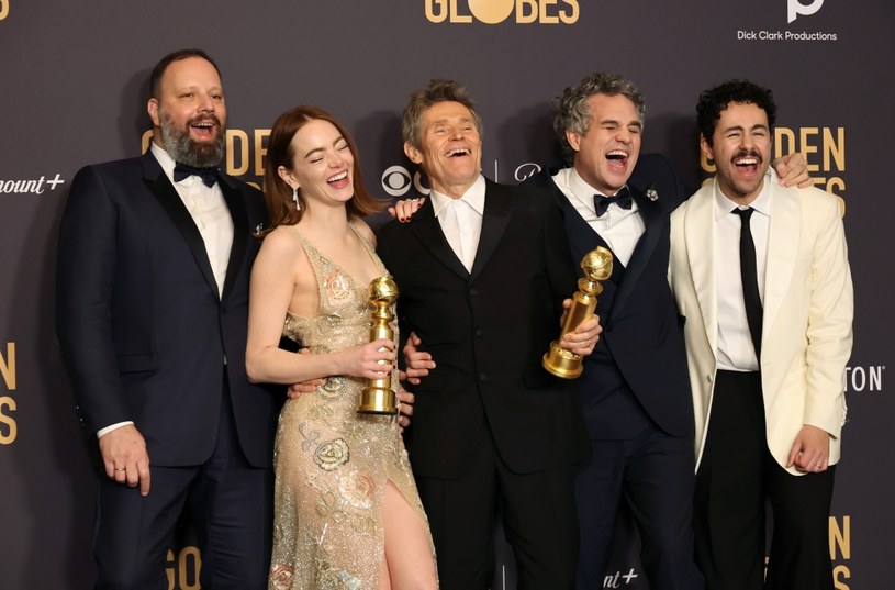 Ekipa "Biednych istot" podczas rozdania Złotych Globów w 2024 roku /Amy Sussman / Staff /Getty Images