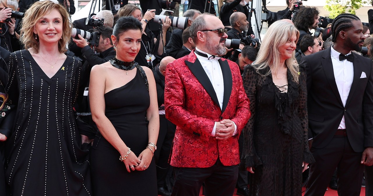 Ekipa "Mamy" w Cannes. Arkadiusz Jakubik w środku /Tristan Fewings / Stringer /Getty Images