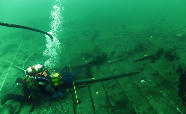 Ekipa nurków natrafiła na coś zdumiewającgo: Gigantyczny wrak leżał tam od 600 lat