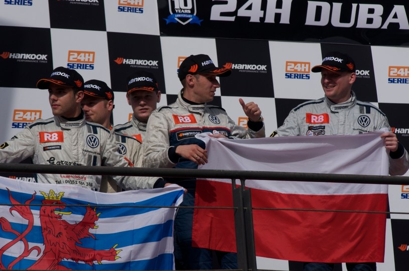 Ekipa R8 Motorsport na podium /INTERIA.PL