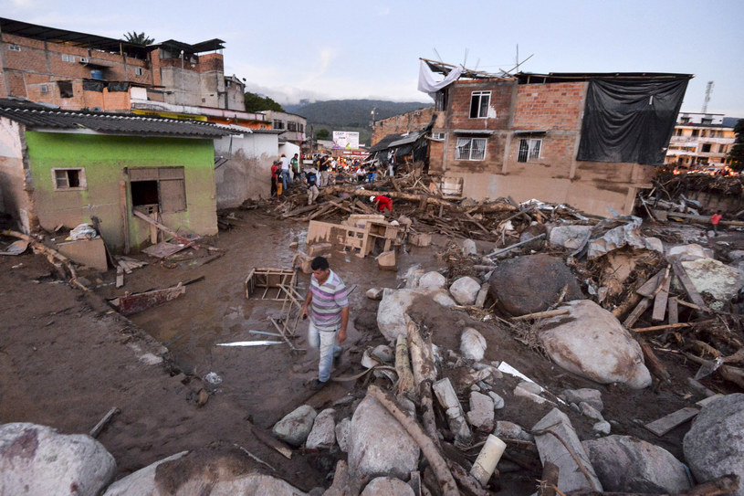 Ekipy ratunkowe nadal poszukują zaginionych w powodzi /AFP