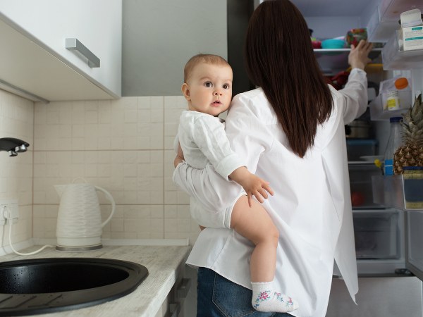 Eko jogurt ze szkłem i szkło z ołowiem. GIS ostrzega także przed partią żywności dla niemowląt