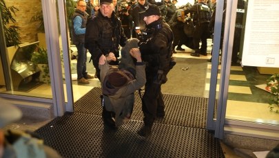 Ekolodzy wtargnęli do siedziby Lasów Państwowych. Interweniowała policja