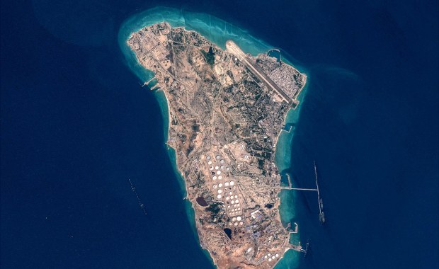 "Ekonomiczna tętnica" Iranu. Dlaczego wyspa Chark jest na celowniku USA?