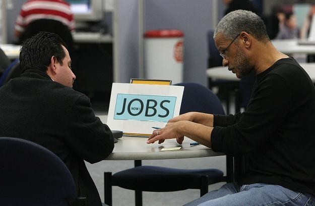 Ekonomiści z Wall Street spodziewali się, że liczba nowych bezrobotnych wyniesie 390 tys. /AFP