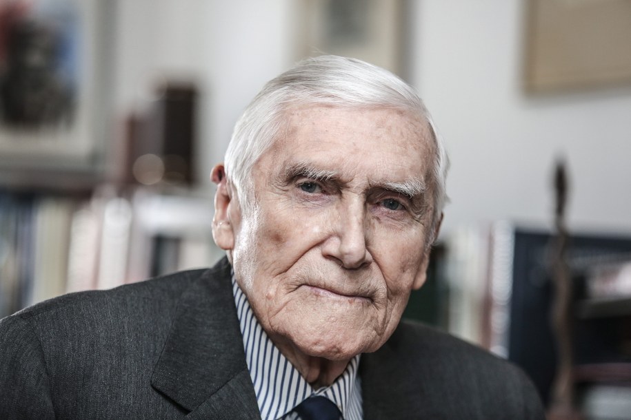 Ekonomista, żołnierz Armii Krajowej, powstaniec warszawski zmarł w wieku 99 lat / 	Leszek Szymański    /PAP