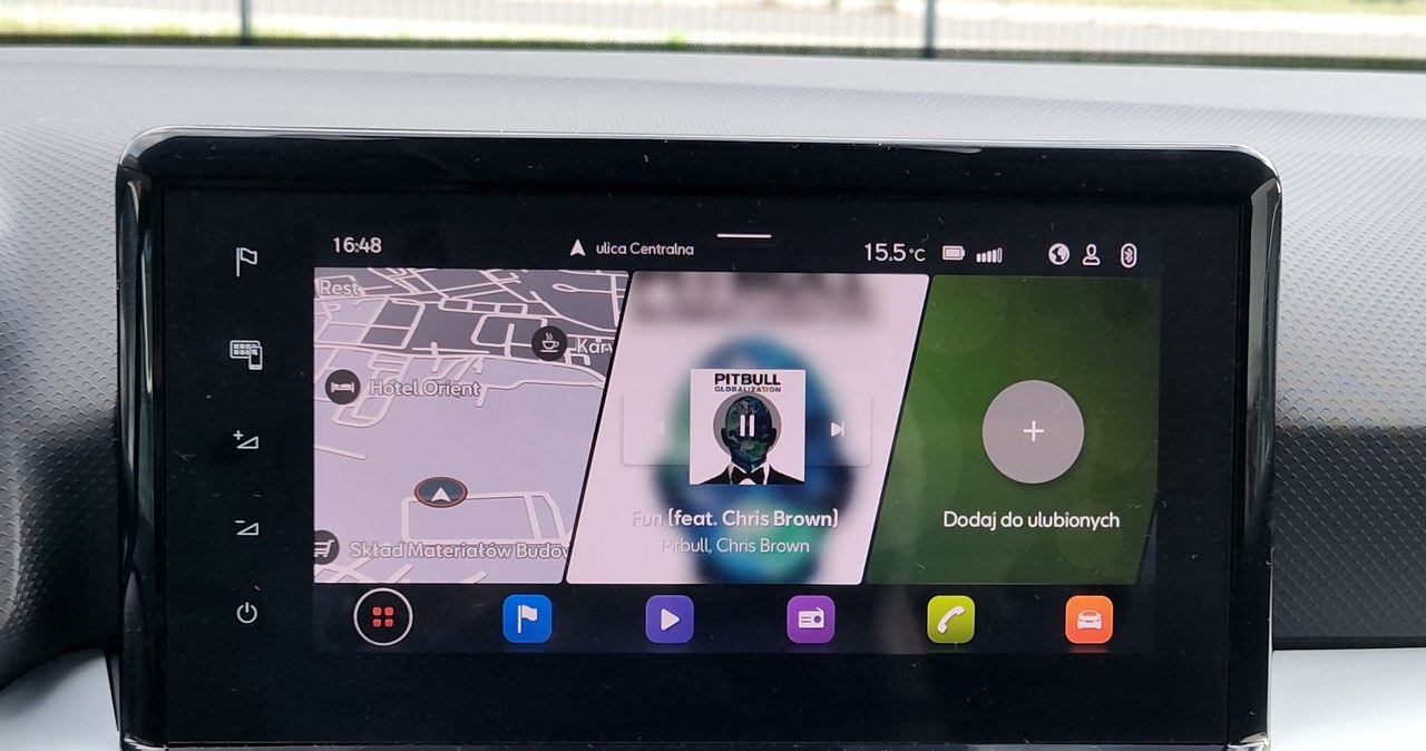 Ekran systemu infotainment ma 8,25 cala /Mirosław Domagała /INTERIA.PL