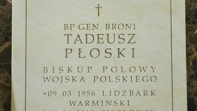 Ekshumacja ofiary katastrofy smoleńskiej. Wydobyto szczątki z grobu bp Płoskiego