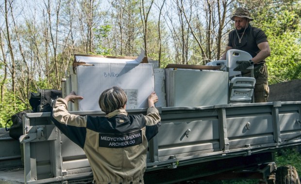 Ekshumacje w Puźnikach. Cichocki: Nie nazywałbym tego przełomem
