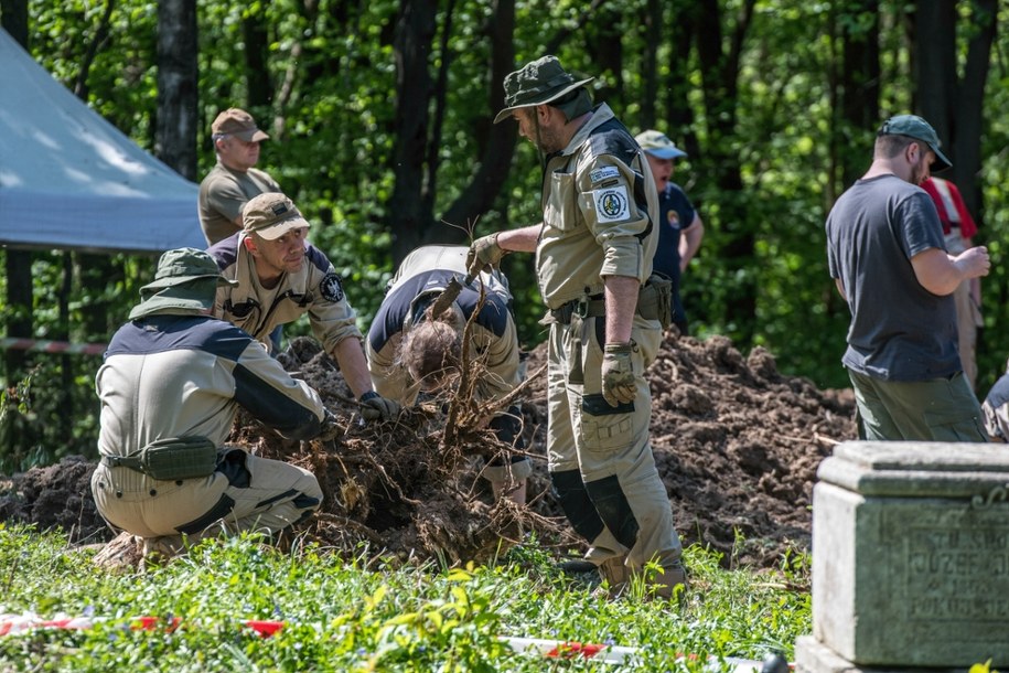 Ekshumacje w Puźnikach /Vladyslav Musiienko /PAP