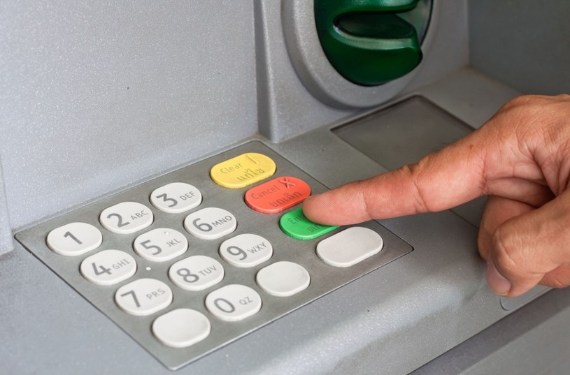 Eksperci biją na alarm koniec bezpiecznych bankomatów /123RF/PICSEL