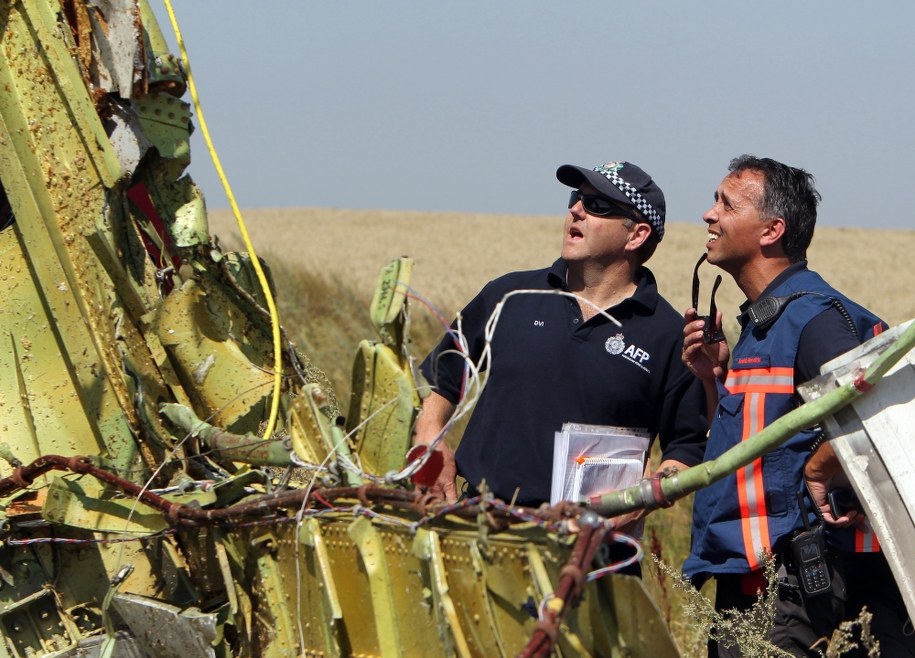 Eksperci na miejscu katastrofy boeinga /IGOR KOVALENKO /PAP/EPA
