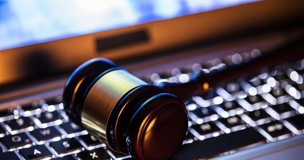 Eksperci o e-Sądzie: Wierzyciele wciąż mają pod górkę. Złożenie pozwu to tylko część problemów /&copy;123RF/PICSEL