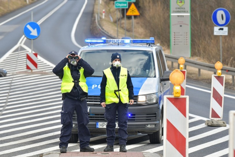 Eksperci objawiają się o szczególne uprawnienia policji /Maciek Jonek /Reporter
