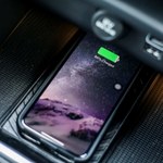 Eksperci ostrzegają: ładowarki w BMW i Toyotach mogą uszkadzać iPhone'y