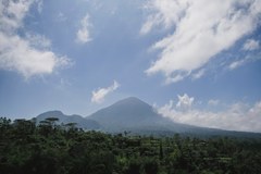 Eksperci ostrzegają przed "nieuchronną" erupcją wulkanu Agung