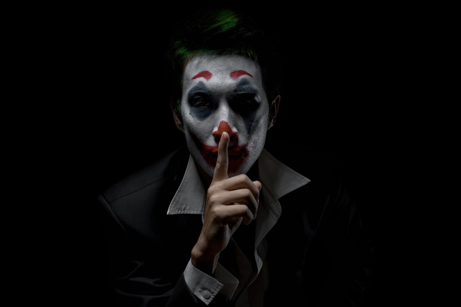 Eksperci ostrzegają przed nowym zagrożeniem na Halloween. KidsAlert apeluje o ostrożność /Shutterstock