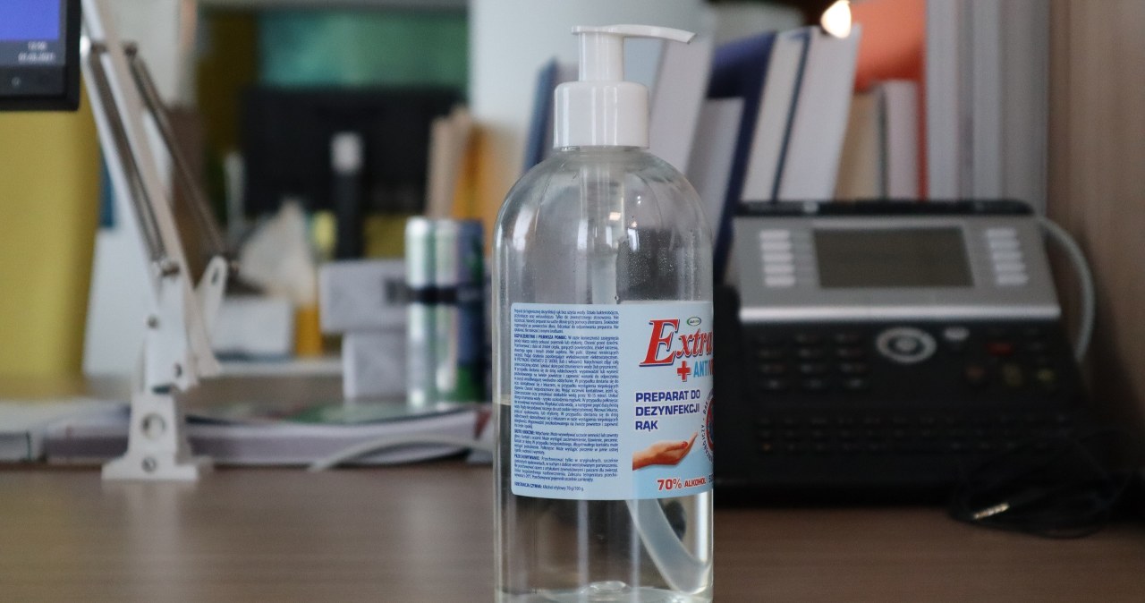 Eksperci przekonują: Nie nadużywajmy płynów do dezynfekcji