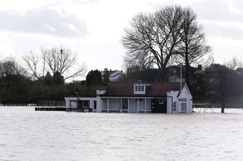Eksperci twierdzą, że powodzi można było uniknąć /AFP