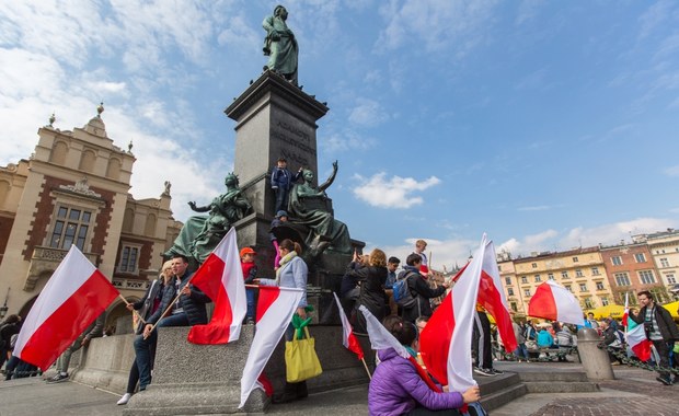 Eksperci zdradzają: To łączy Polaków od lewej do prawej 