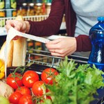 Eksperci: Zerowy VAT na żywność nie przełoży się na niższe ceny. Za to później Polaków czeka podwyżka