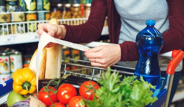 Eksperci: Zerowy VAT na żywność nie przełoży się na niższe ceny. Za to później Polaków czeka podwyżka