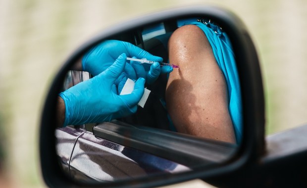 Ekspert alarmuje: W pełni zaszczepionych jest za mało, aby powstrzymać czwartą falę