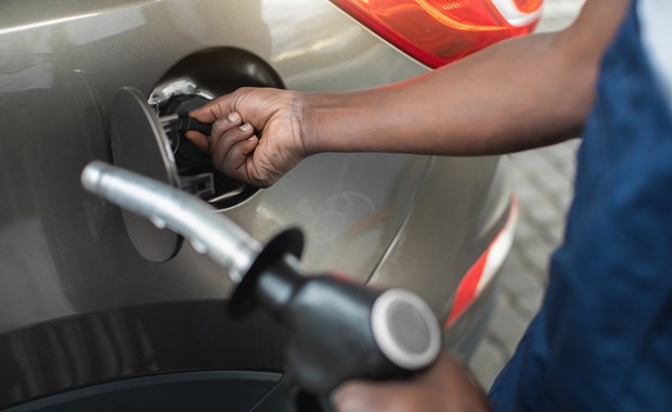 Ekspert ds. rynku paliw: Ceny oleju napędowego na stacjach powinny spadać