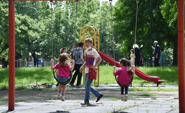 Ekspert: Dzieci na ogół nie zakażają dorosłych koronawirusem