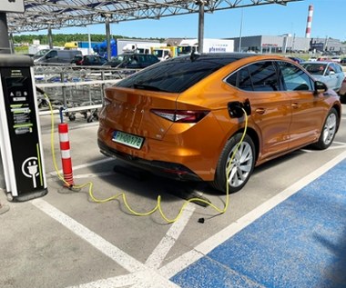 Ekspert o dopłatach do aut elektrycznych: To za mało, by przekonać Polaków