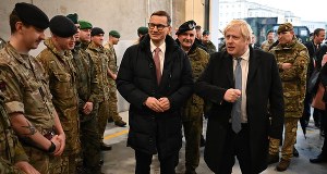 Ekspert o wizycie Johnsona w Polsce: Wielka Brytania szuka współpracy z UE. Wojsko jest dobrym pretekstem 