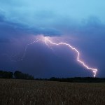 Ekspert: W czasie burzy chrońmy siebie, ale i sprzęt elektryczny