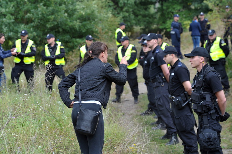 Eksperyment procesowy w sprawie postrzelenia przez policjanta uciekającego młodego mężczyzny /Marcin Bielecki /PAP