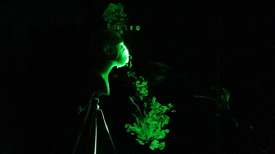 Eksperyment z maskami N95 z zaworami /Materiały prasowe