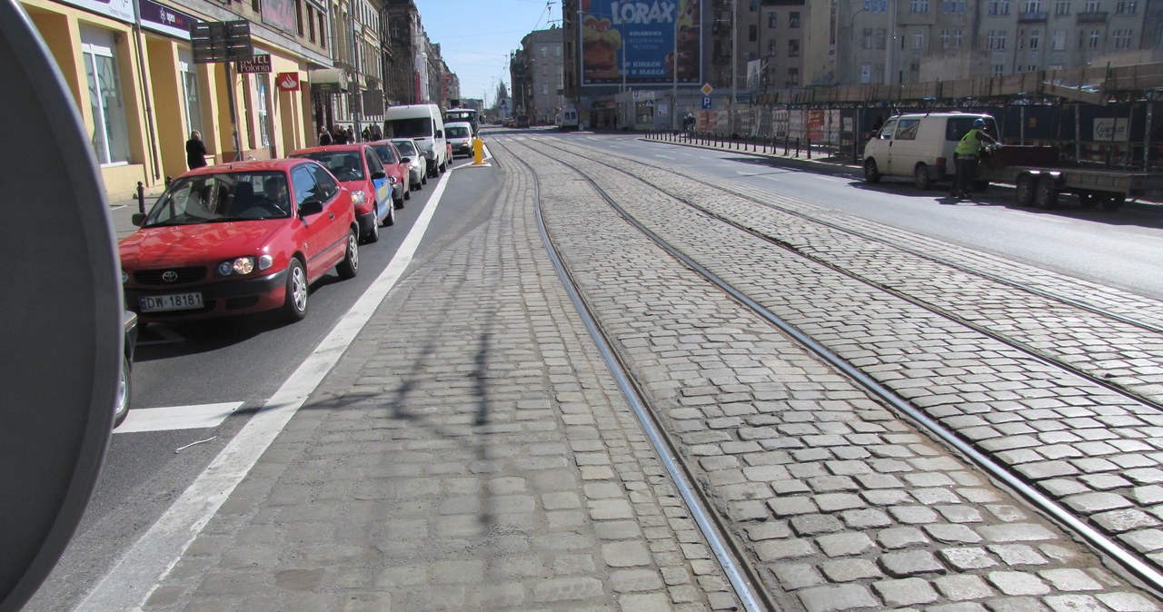 Eksperymentalny, podwójny przystanek tramwajowy we Wrocławiu