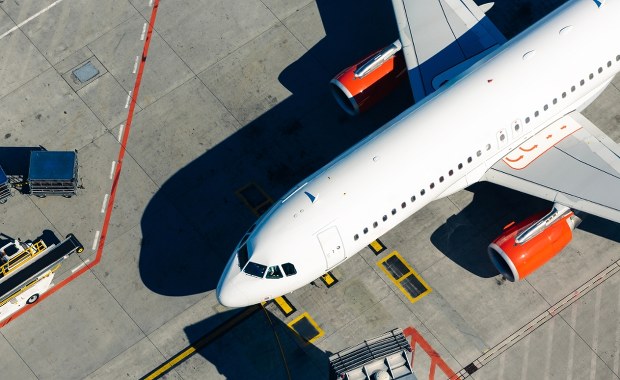 ​Eksplozje, pożar i awaryjne lądowanie. Dramatyczne chwile na pokładzie samolotu