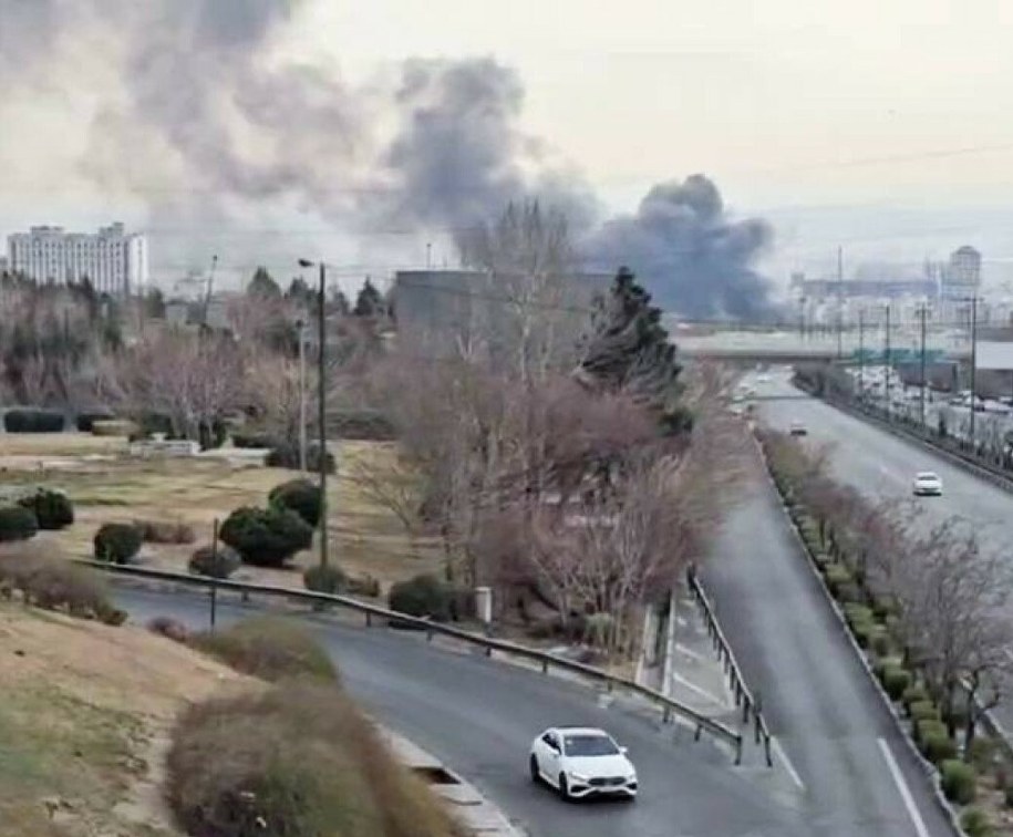 Słupy ognia nad Teheranem. Silne wybuchy w mieście