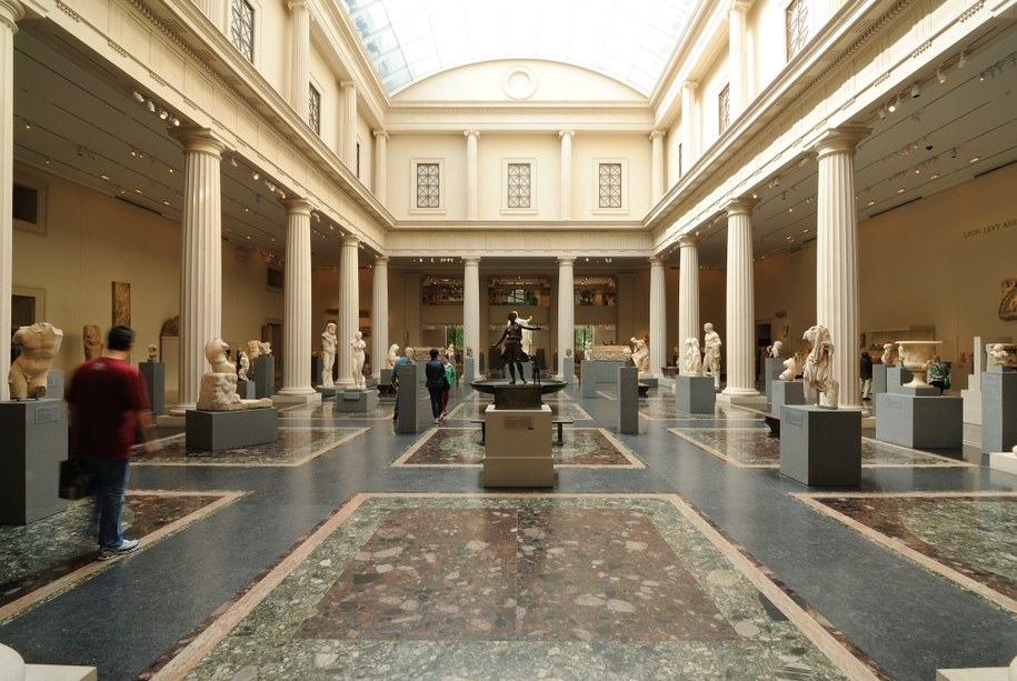 Eksponaty pochodzące ze starożytności w Metropolitan Museum of Art /Shutterstock