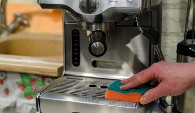 Ekspres do kawy czyszczę tylko w ten sposób. Aż lśni czystością