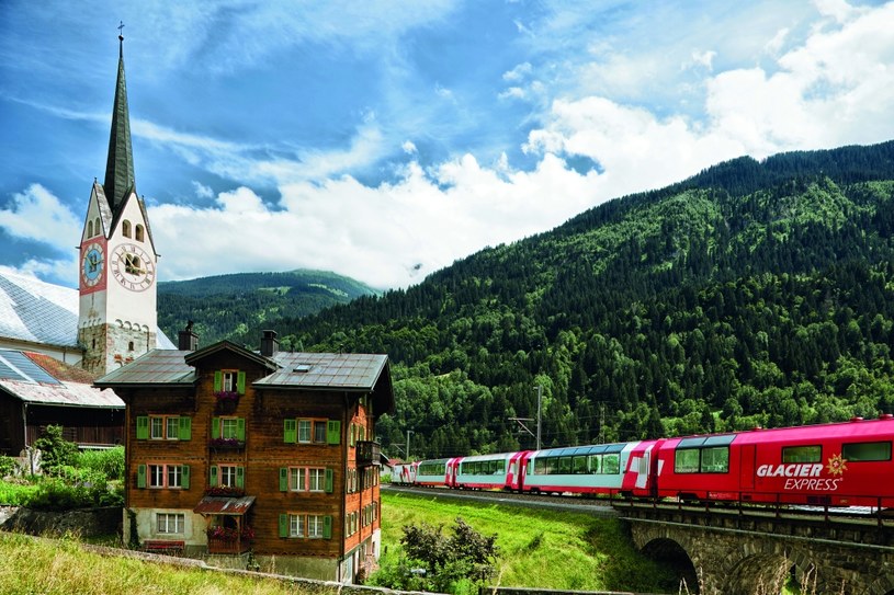 Ekspres Lodowcowy Z Zermatt do St. Moritz /Copyright by Rhaetische Bahn By-line: swiss-image.ch/Max Galli /&nbsp