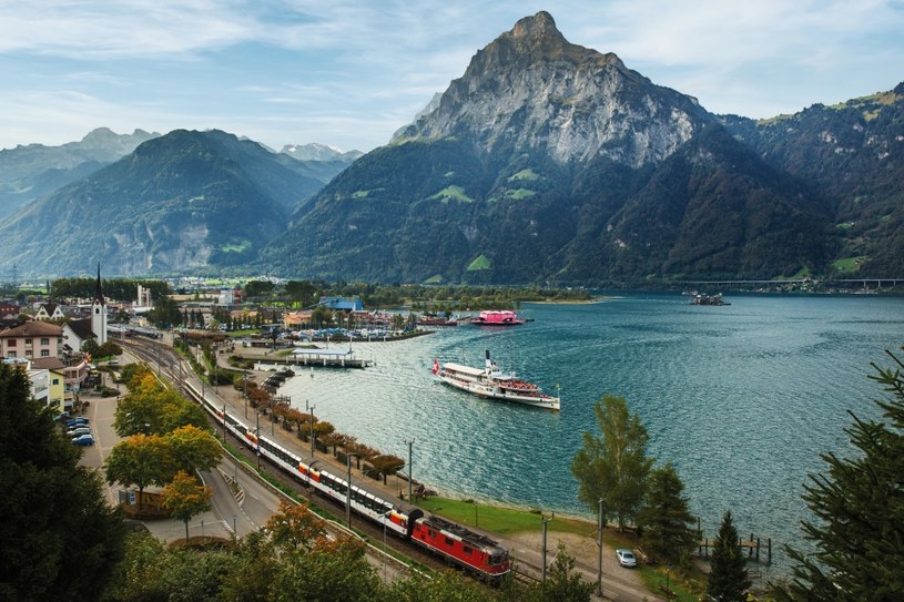 Ekspres Panoramiczny Gotarda Z Lugano/Bellinzony do Lucerny /Copyright by: SBB/Swiss Travel System By-line: swiss-image.ch/Dominik Baur /123RF/PICSEL