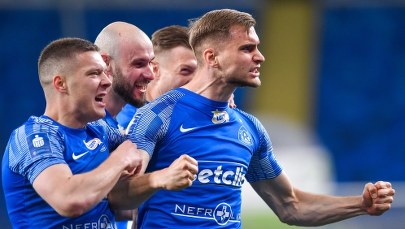 Ekstraklasa piłkarska: Niespodzianki w Krakowie i Chorzowie, szansa lidera