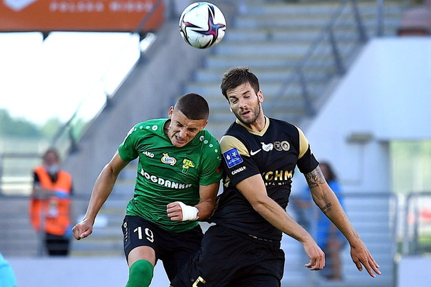 Ekstraklasa. Przemysław Banaszak z Górnika Łęczna i Lorenco Simić z Zagłębia Lubin /Sebastian Borowski /PAP